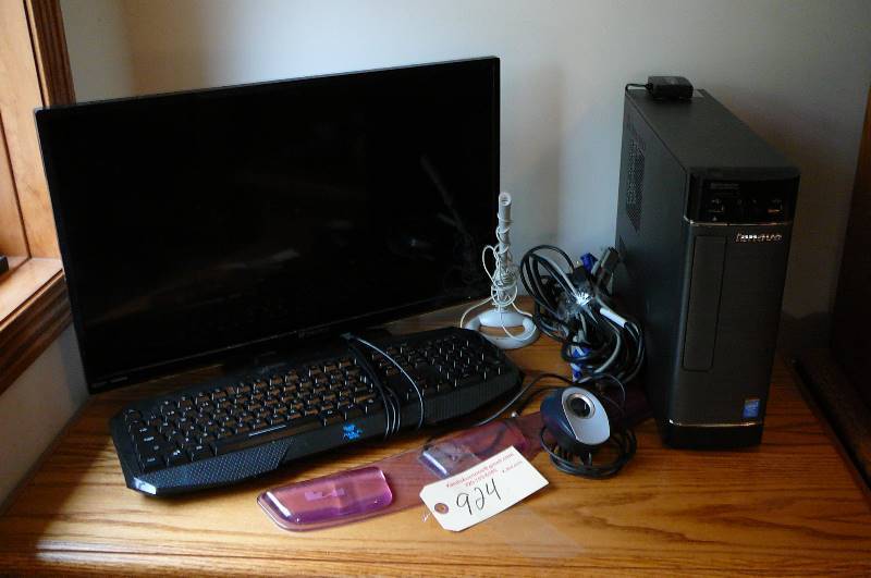 lot 924 image: Computer modem, keyboard, wrist rest