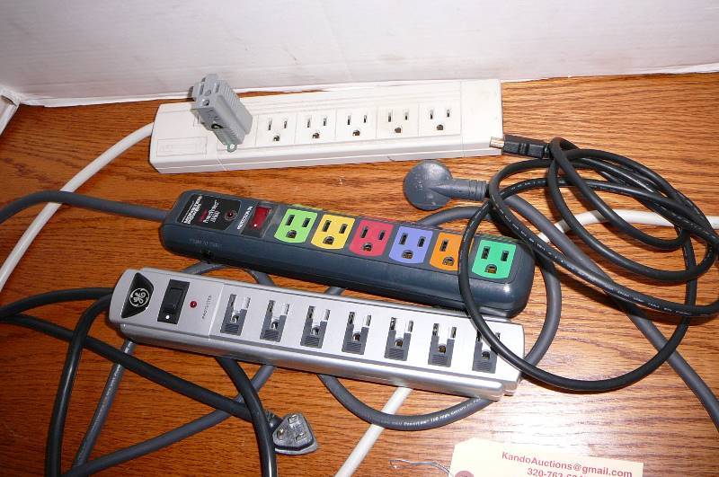 lot 925 image: Power strips