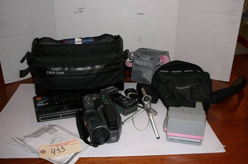 lot 933 image: Panasonic PV-L501 Camcorder with bag and all attachments