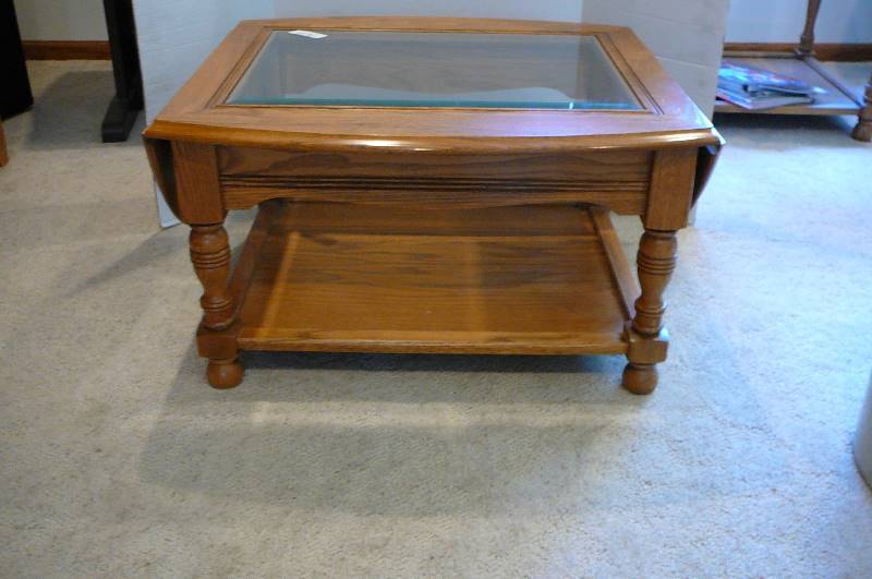 lot 949 image: Oak Coffee table with glass top