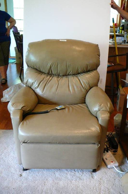 lot 952 image: Med Lift Electric Chair