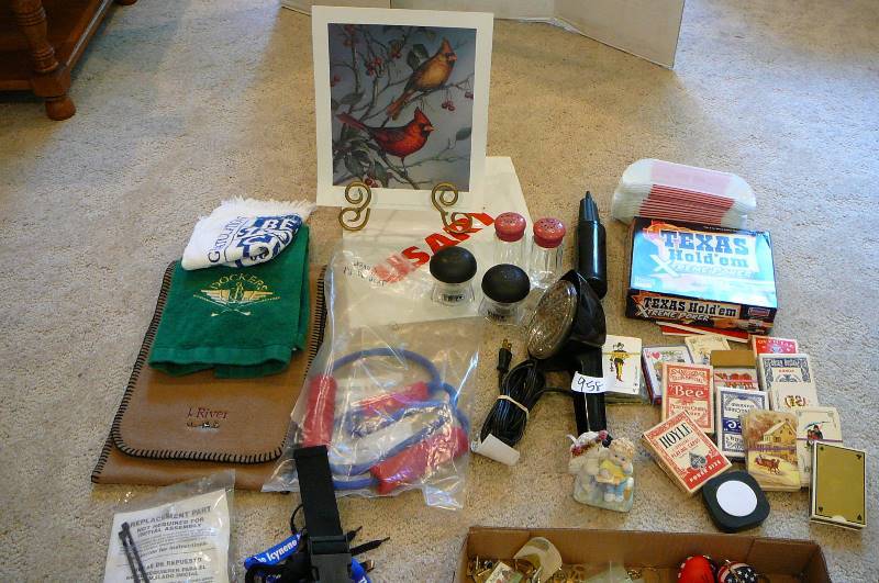 lot 958 image: Lot of Misc. cards, hot dog holder plastic, Extrusive band, Red splendor cardinal 1995, 2 prints, Spot light, pic holder
