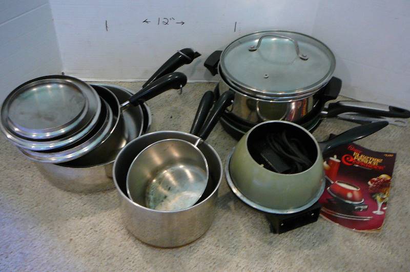 lot 971 image: Pots & pans, fondue pot