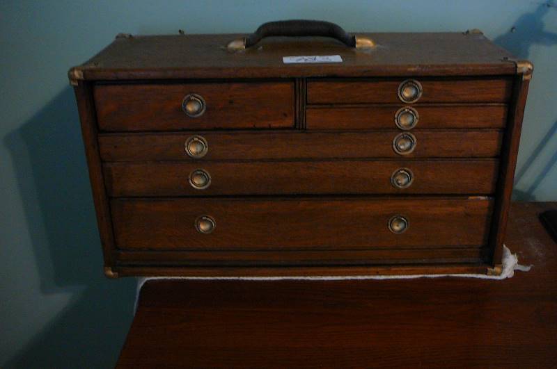 lot 983 image: Vintage wooden jewelry box