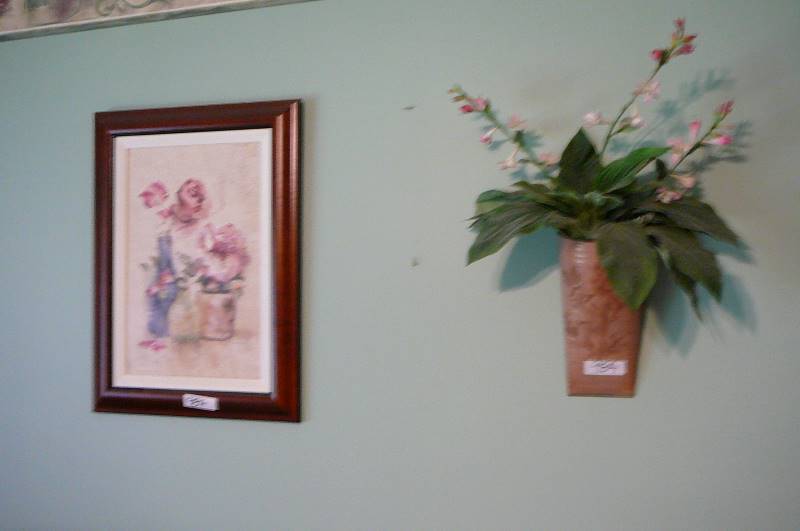 lot 984 image: Wall decor Picture and Flower