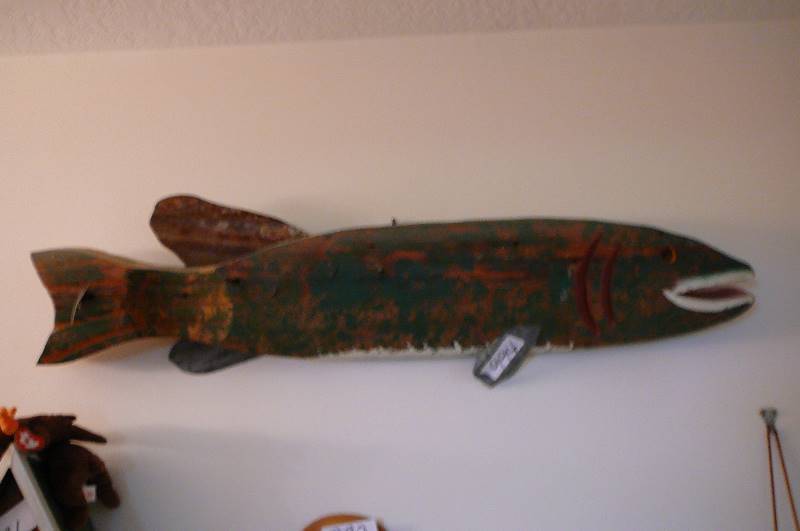 lot 994 image: Wood carved fish decoration 36
