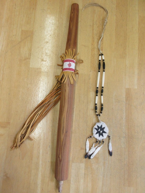 lot 434 image: HAND CARVED WOODEN PIPE STEM AND BEADED NECKLACE