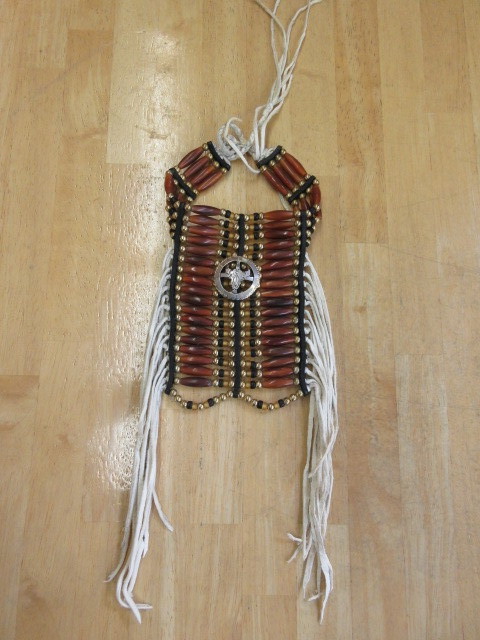 lot 435 image: NATIVE AMERICAN BEADED NECKLACE