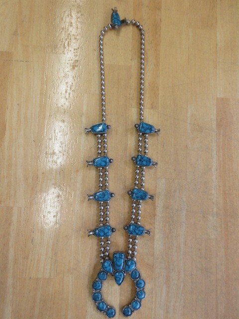 lot 436 image: TURQUOISE AND SILVER TONE SQUASH BLOSSOM NECKLACE
