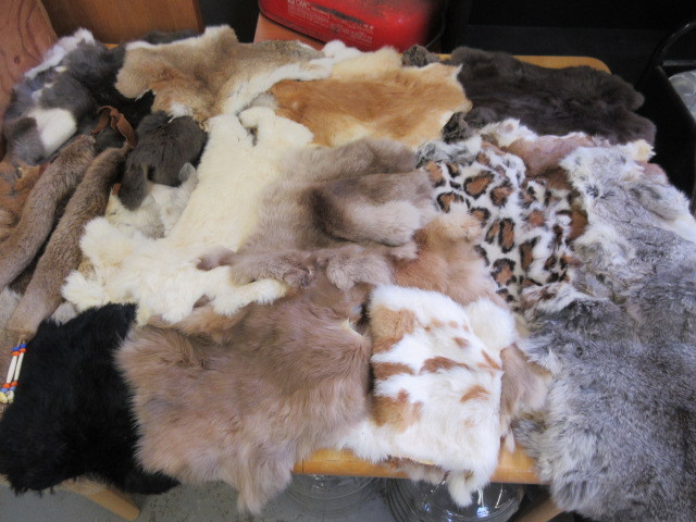 lot 445 image: LARGE ASSORTMENT OF ANIMAL PELTS