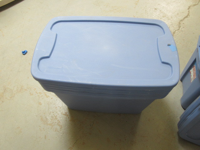 lot 452 image: INCREDIBLE PLASTICS 20 GALLON TOTES