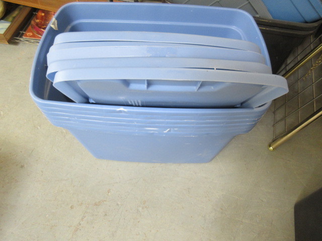 lot 454 image: INCREDIBLE PLASTICS 20 GALLON TOTES