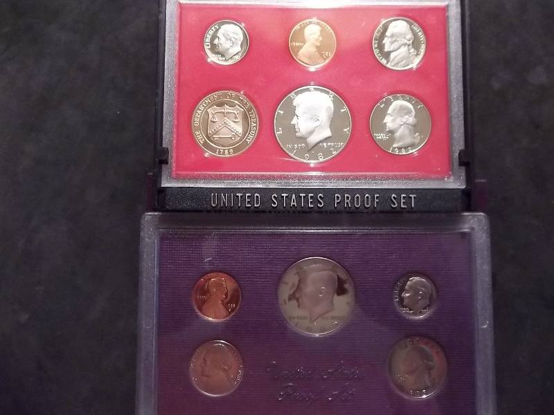 lot 126 image: 1982 & 1985 US Proof Sets