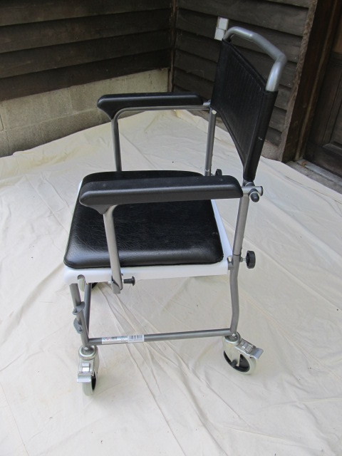 lot 154 image: Nice Clean NOVA Rolling Medical Chair.