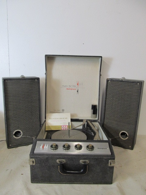 lot 17 image: Working Vintage WESTINGHOUSE Portable Turnable wSpeakers