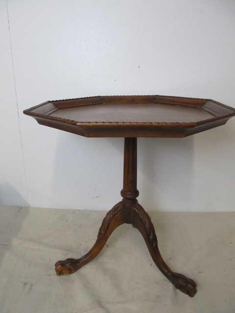 lot 18 image: Antique Wooden Clawfoot Occasional table