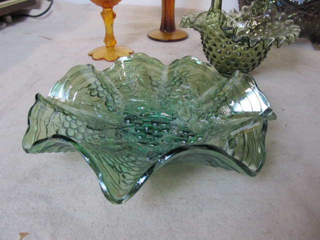 lot 30 image: Lot of Vintage Colored Glassware