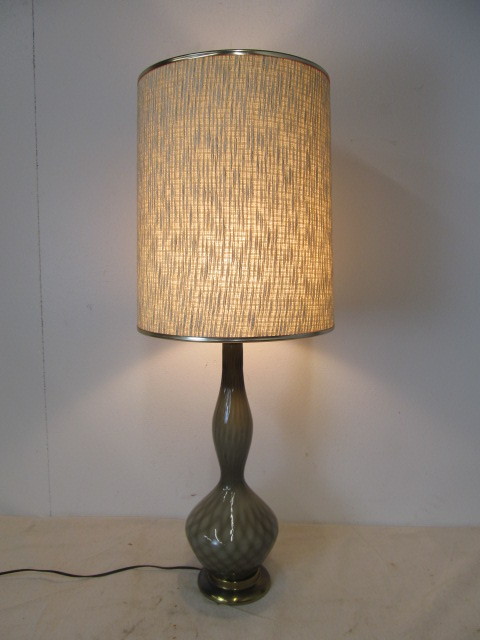 lot 37 image: Vintage Mid Century Art Glass Table Lamp wOriginal Shade.