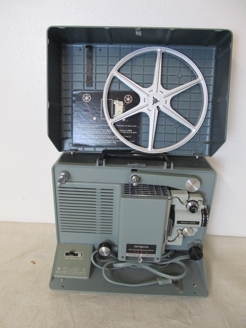 lot 38 image: Vintage Argus SHOWMASTER 500-A Projector