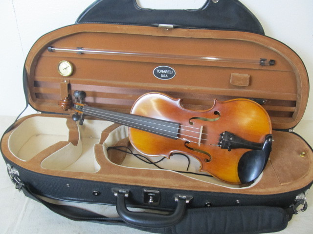 lot 41 image: Nice Violin wBow & Case