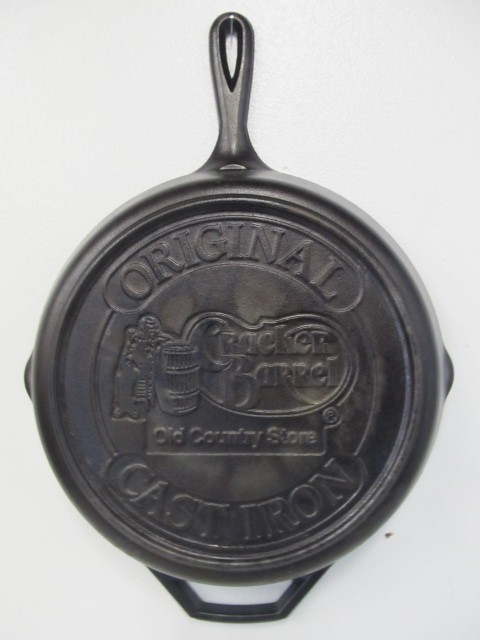lot 52 image: NEAR MINT 12 Cast Iron Cracker Barrel Skillet