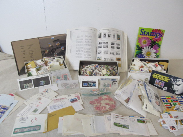 lot 62 image: Large Lot of Assorted Vintage Stamps