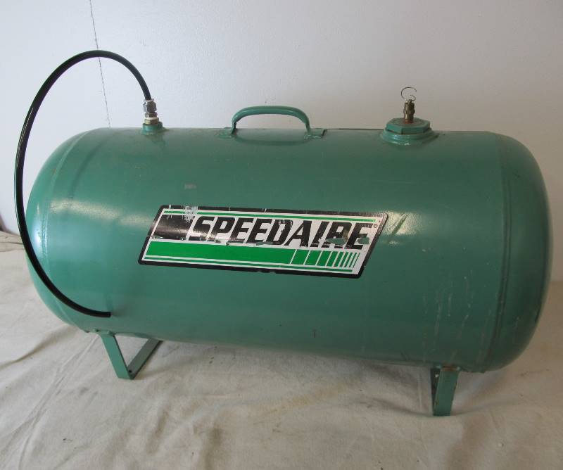 lot 66 image: SPEEDAIRE Portable Air Tank