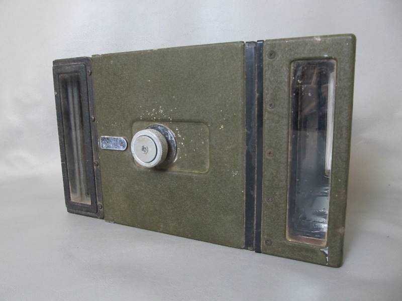 lot 87 image: Vintage WW2 Era Tank Periscope