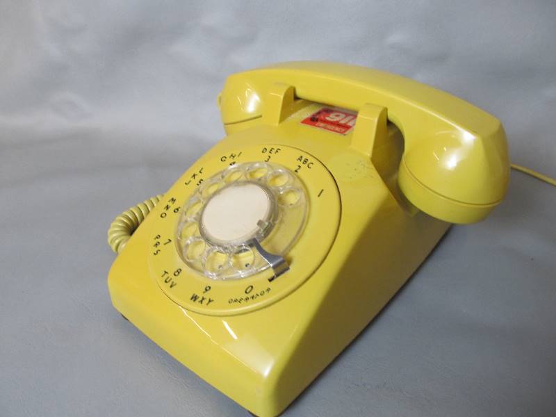 lot 88 image: Vintage Retro Yellow Rotary Dial Telephone