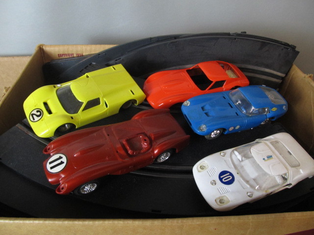 lot 115 image: Lot of Vintage Large Sized Slot Cars wTrack