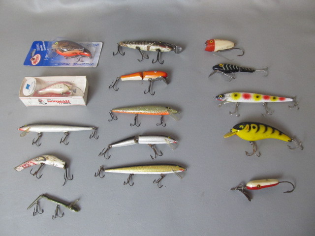 lot 116 image: Lot of Vintage Fishing Lures