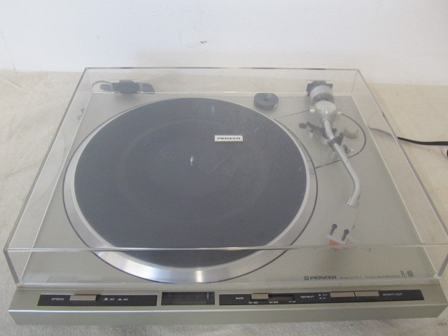 lot 123 image: Working PIONEER PL-400 Turntable
