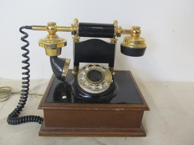 lot 126 image: Vintage Old Time Rotary Phone