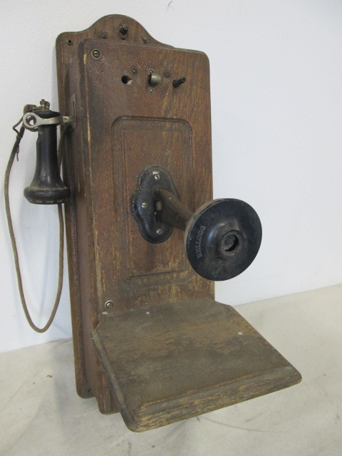 lot 128 image: Antique KELLOGG Oak Wall Phone