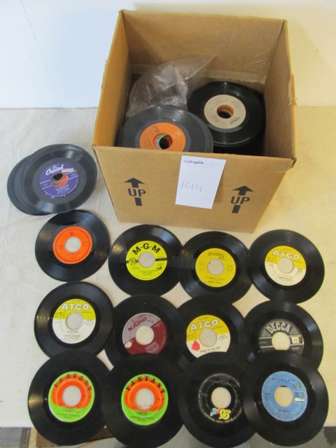 lot 144 image: Lot of 200 Vintage 45s - Good Titles