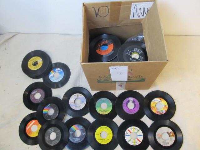 lot 145 image: Lot of 200 Vintage 45s - Good Titles