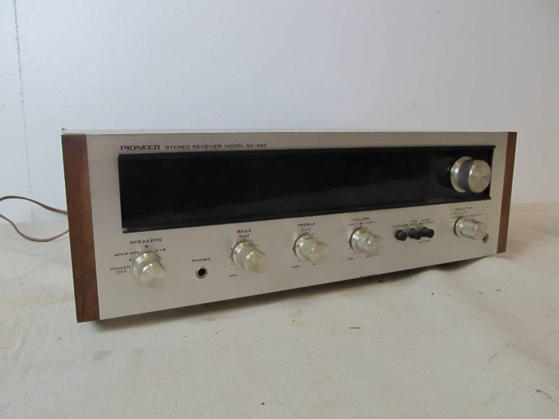 lot 119 image: Working Vintage PIONEER SX-424 Receiver