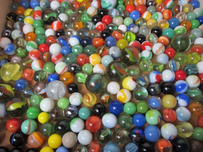 lot 193 image: Large Lot of VintageAntique Marbles