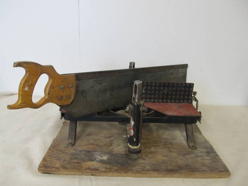 lot 171 image: Large Vintage MILLERS FALLS Miter Box wSaw