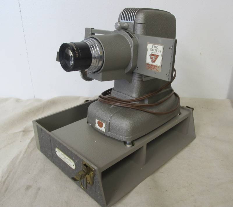 lot 173 image: Vintage TDC Deluxe Model D Projector 