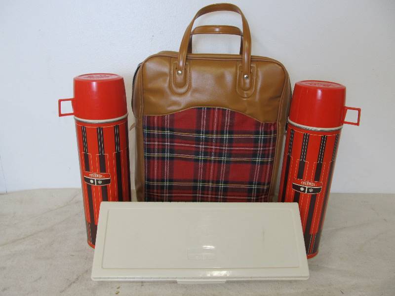 lot 176 image: NICE Vintage THERMOS TravelPicnic Set - Plaid