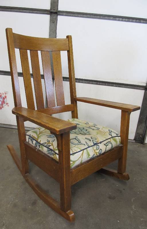 lot 181 image: Antique Tiger Oak Rocker