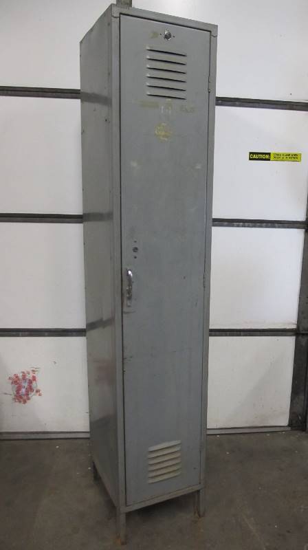 lot 182 image: Vintage LYON Industrial Metal Locker
