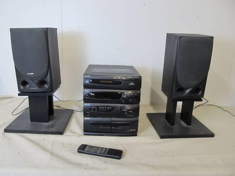 lot 186 image: Working SHARP StereoCDCassette System wSpeakers & Remote
