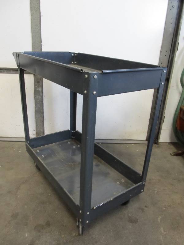 lot 192 image: Metal Rolling Utility Cart