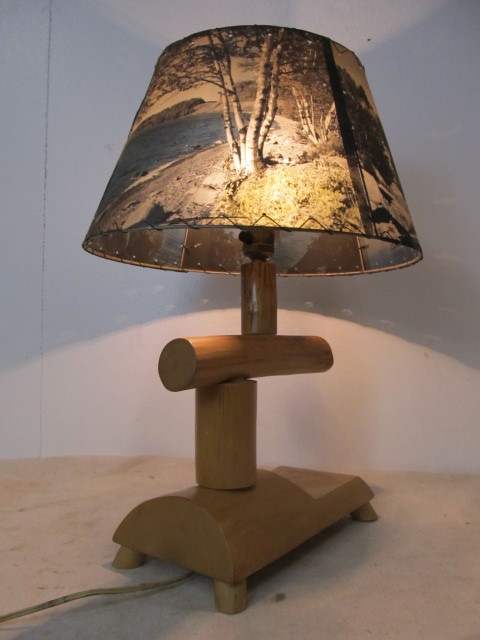 lot 194 image: Rustic Vintage Table Lamp wRiver Scene Shade