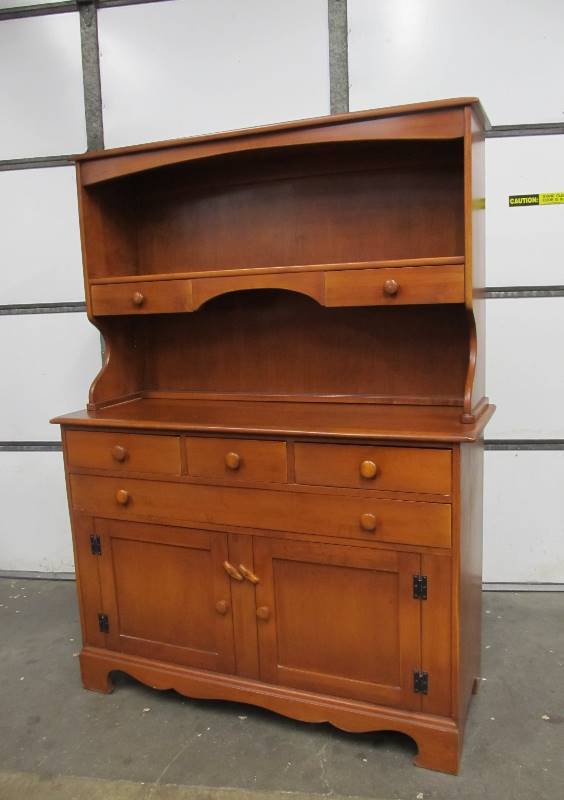 lot 6 image: NICE Mid Century Solid Maple WILLETT Golden Beryl 2-Piece Hutch