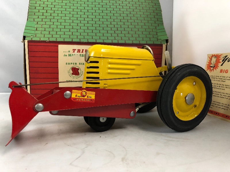 lot 1 image: Rare NEAR MINT 1940s Pressed Steel SUPER SIX Junior Hydra-Lift Tractor Dealer Promo Toy