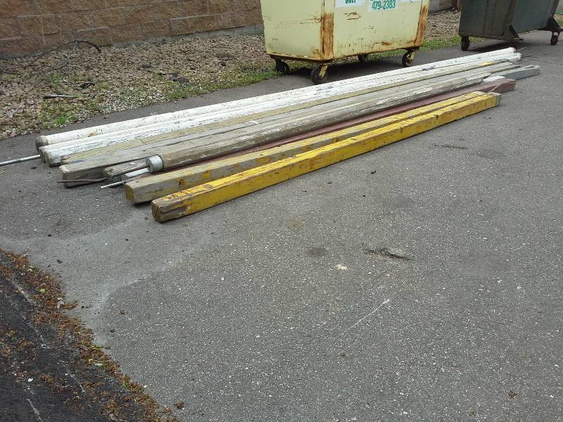 lot 16 image: 12 Assorted Tent Poles