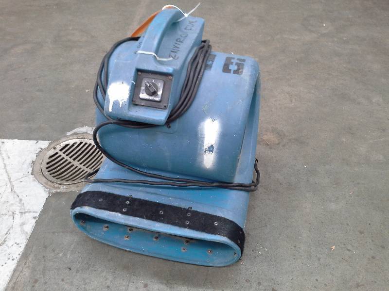 lot 34 image: Electric Floor Drier